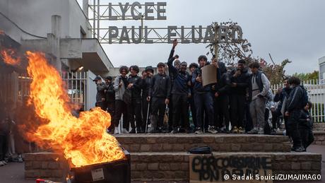 Γαλλία: Οργή στους δρόμους – Μαζί με μαθητές και φοιτητές η Τούνμπεργκ