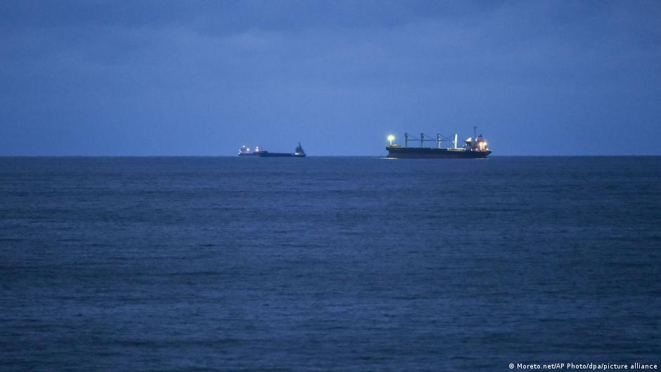 Морские дроны атаковали греческий контейнеровоз у берегов Болгарии, ВМС страны эвакуировали всех 18 моряков с борта