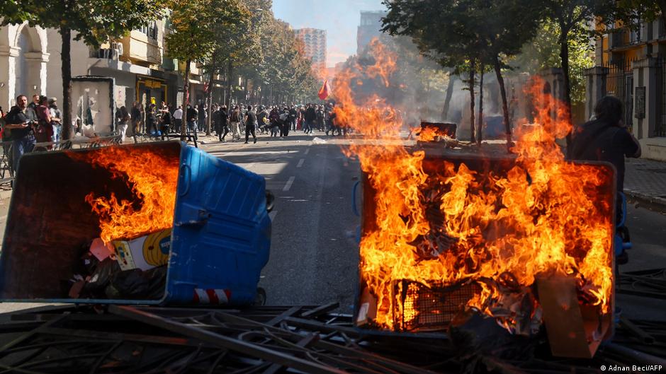 Tiranë  Tensione gjatë protestës së studentëve