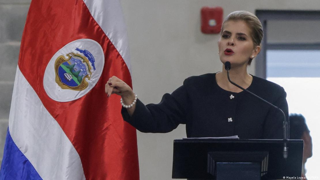 Presidente Laura Fernández na abertura da megaprisão