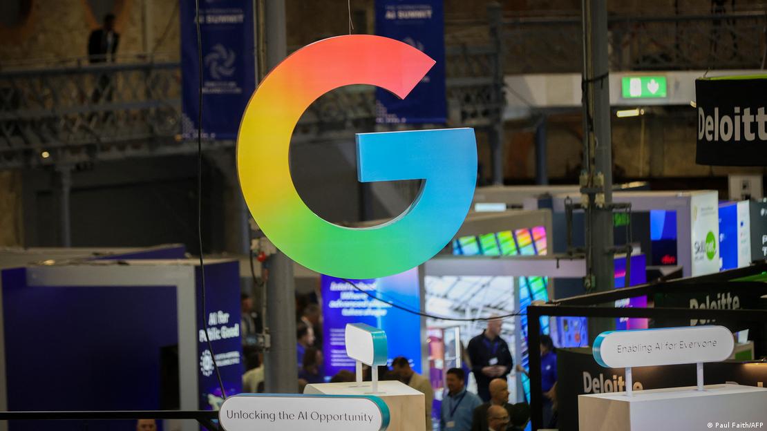 Το λογότυπο της Google στη Σύνοδο Κορυφής για την Τεχνητή Νοημοσύνη στο Δουβλίνο Το λογότυπο της Google στη Σύνοδο Κορυφής για την Τεχνητή Νοημοσύνη στο Δουβλίνο