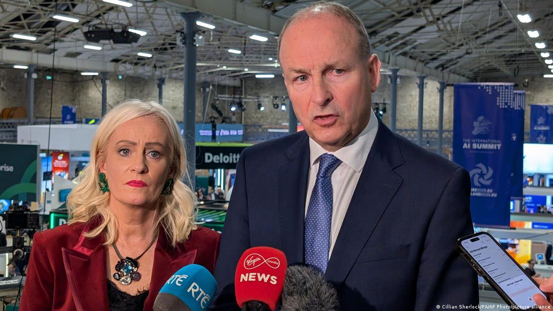 Micheál Martin dhe Niamh Smyth në samitin e "International Artificial Intelligence Summit" në Dublin