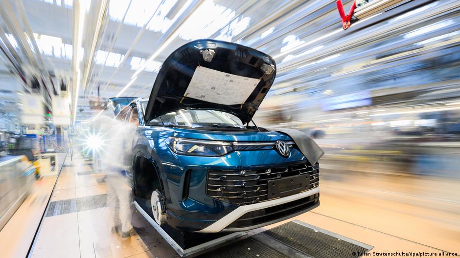 Volkswagen logs Q3 operating loss of €5.86 billion on Porsche writedown