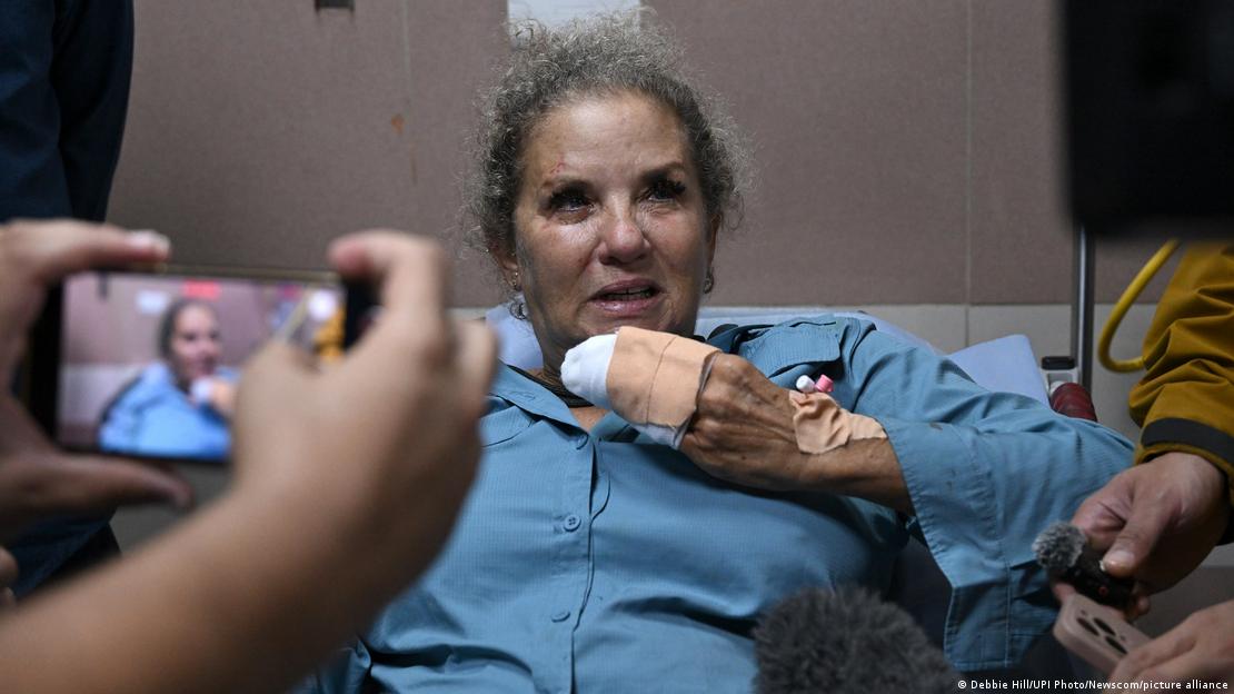 İsrailli radikal yerleşimciler, Batı Şeria'da Filistinlilerin zeytin hasadı yapmasını engellemeye yönelik eylemleri takip eden ABD'li gazeteci Heidi Levine'e de saldırmıştı. Hastaneye kaldırılan The Washington Post foto muhabirinin omurlarında kırıklar tespit edildi. Levine'in hastanede çekilen fotoğrafında aldığı yaraların izleri dikkat çekiyor