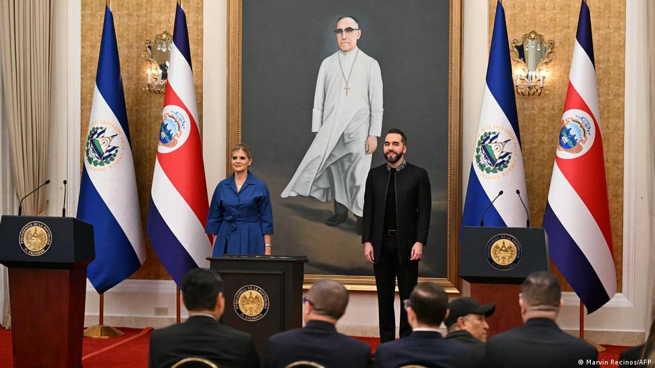 Presidenta de Costa Rica defiende las políticas de "mano dura" contra las organizaciones criminales inspiradas en Nayib Bukele
