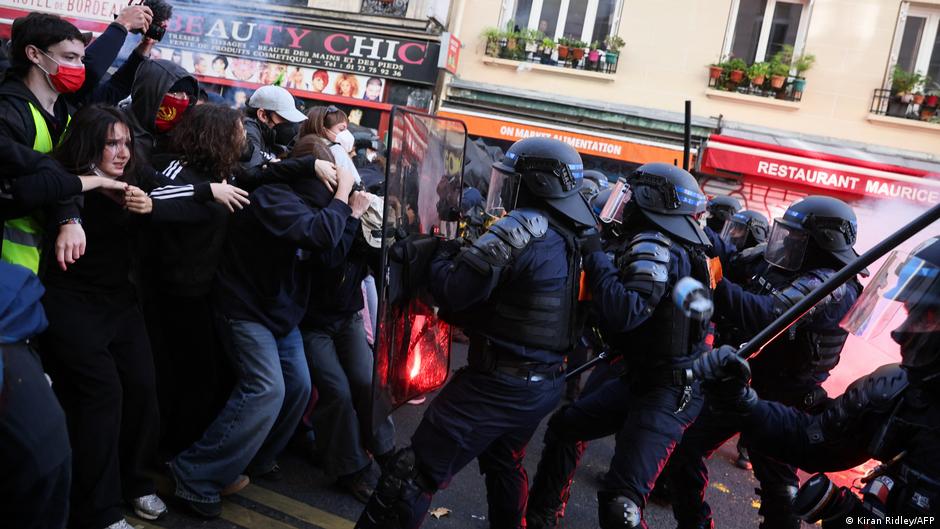 Zehntausende Menschen protestieren in französischen Städten