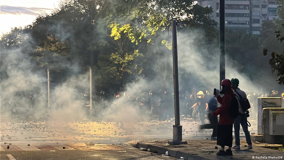 Tiranë  Përplasje të ashpra në ditën e pestë të protestave
