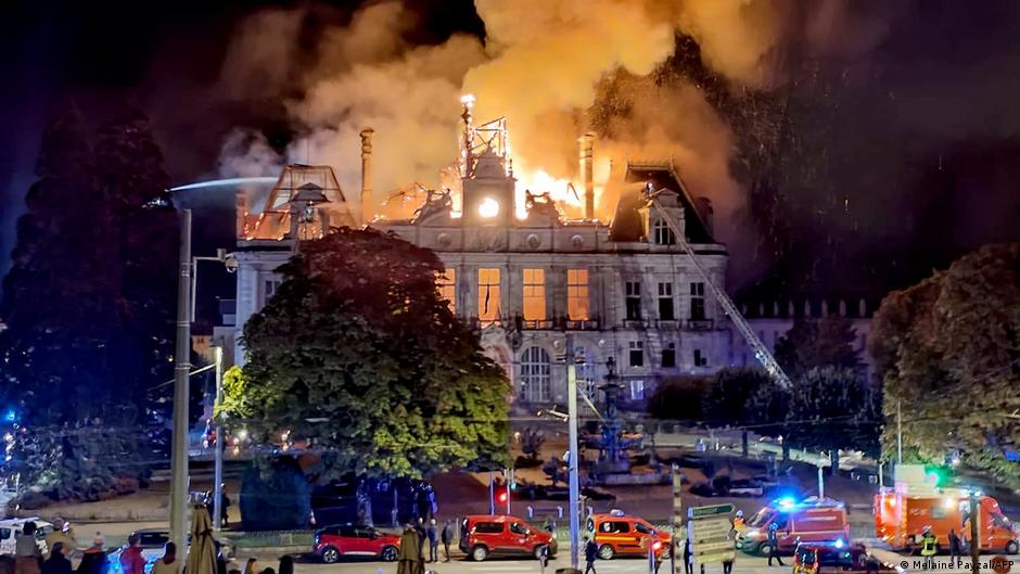 Eskalacija besa na ulicama Francuske: Gorele većnice, privedeno 1.200 ljudi