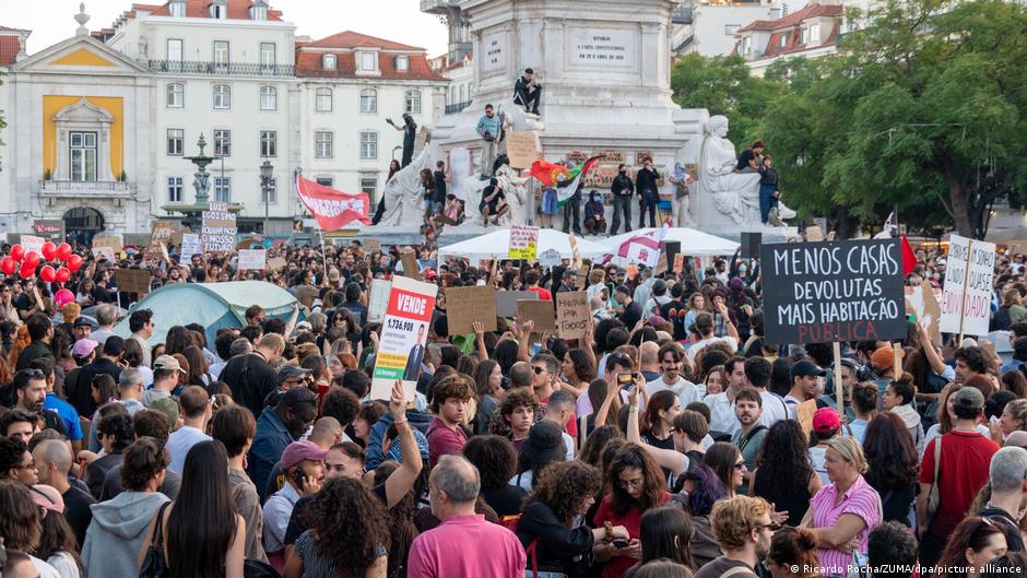 Cientos de jóvenes acampan en Lisboa contra la crisis de vivienda, en eco de protestas en España