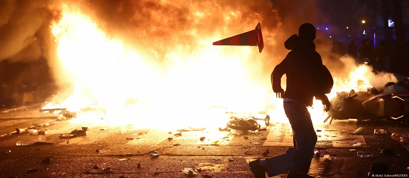 Fransa'da protestolar şiddete dönüştü: Binden fazla gözaltı