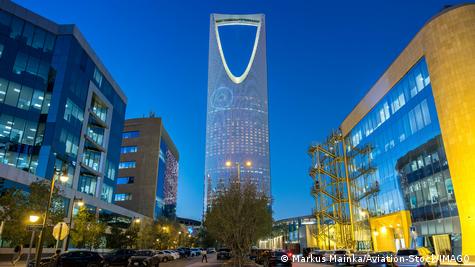 Riad 2026 | Skyline me Kingdom Centre gjatë natës Riad 2026 | Skyline me Kingdom Centre gjatë natës