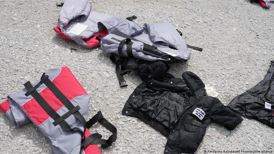 Greece: At least 12 die in migrant drownings overnight