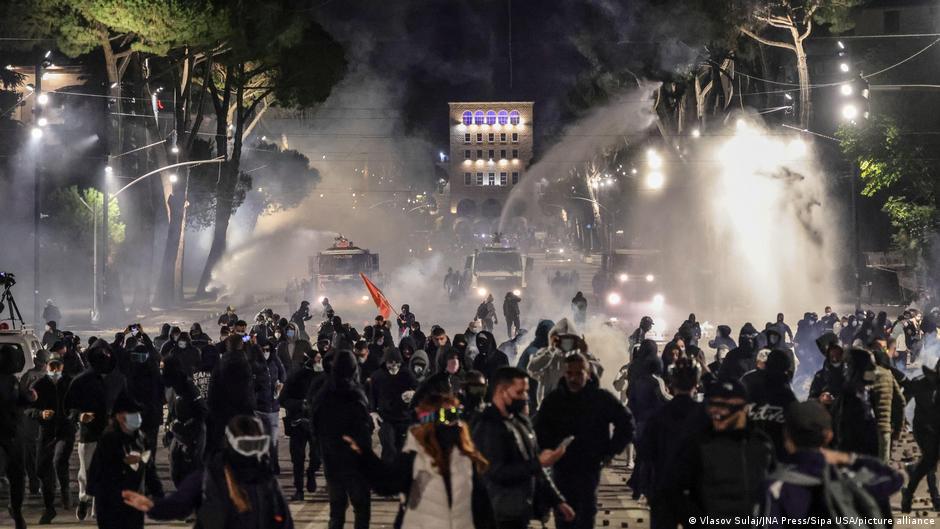 Njemački mediji o protestima širom Evrope: šta pokreće bijes mladih?