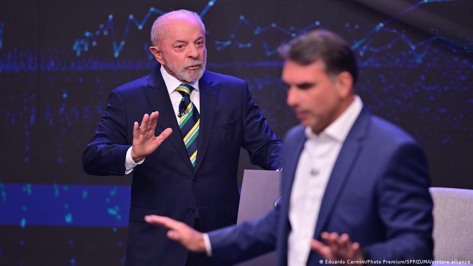 Brasilien-Wahl: Lula da Silva und Flávio Bolsonaro Kopf-an-Kopf