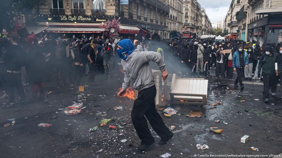 França: Toques de recolher emitidos em Paris e Nice após distúrbios