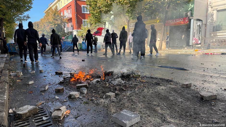 tirane-protesta-e-studenteve-vazhdon-diskursi-i-politikes-konfrontues