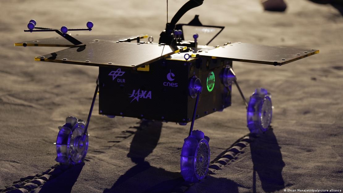 Un rover de prueba durante una demostración previa al inicio de la misión espacial japonesa con el rover franco-alemán "Idefix", que aterrizará en Fobos en 2029. (19.10.2026) Un rover de prueba durante una demostración previa al inicio de la misión espacial japonesa con el rover franco-alemán "Idefix", que aterrizará en Fobos en 2029. (19.10.2026)