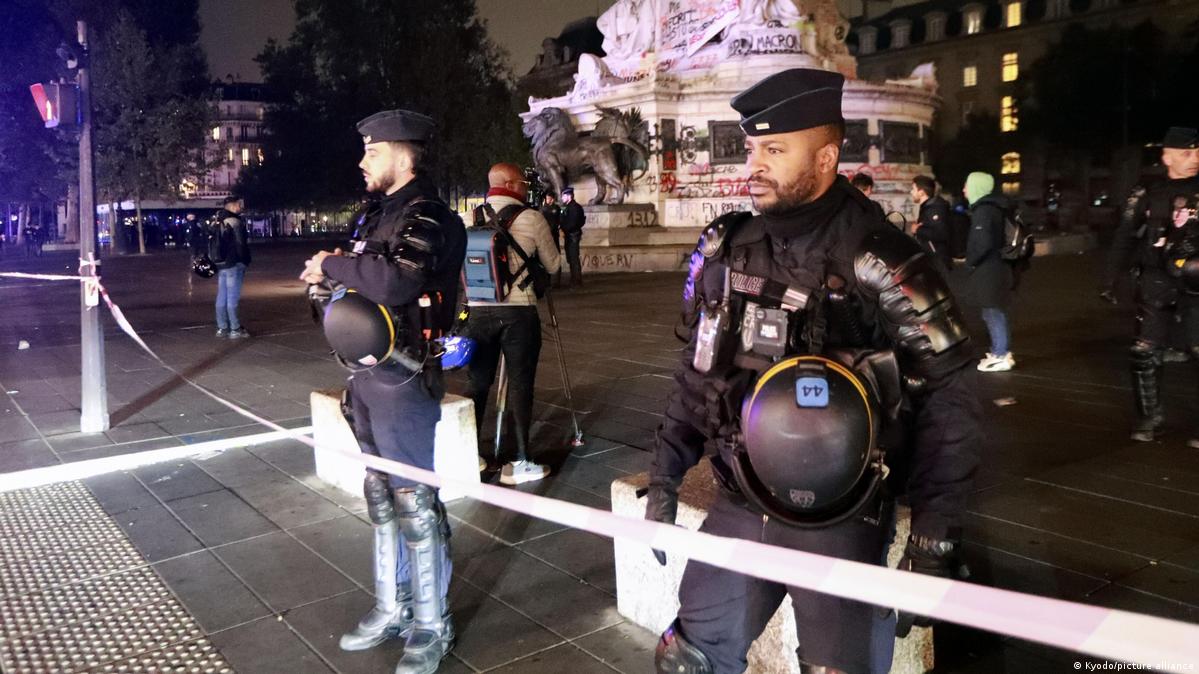 Yerli komendant saatı cümə axşamına qədər uzadılıb (FOTO: 19 Oktyabr) Şəkil: Kyodo/picture alliance