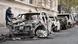Automóviles completamente calcinados, dos días después de que se produjeran disturbios y saqueos en el marco de las manifestaciones contra el costo de la vida, en París (19.10.2026)