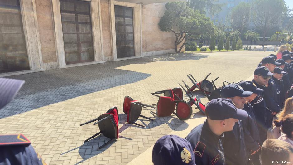 Tiranë  Vijon protesta  refuzohet thirrja e kryeministrit Rama për dialog