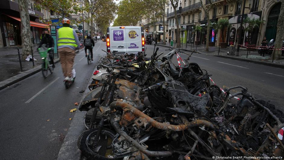 France plans 'massive' weekend police surge amid protests