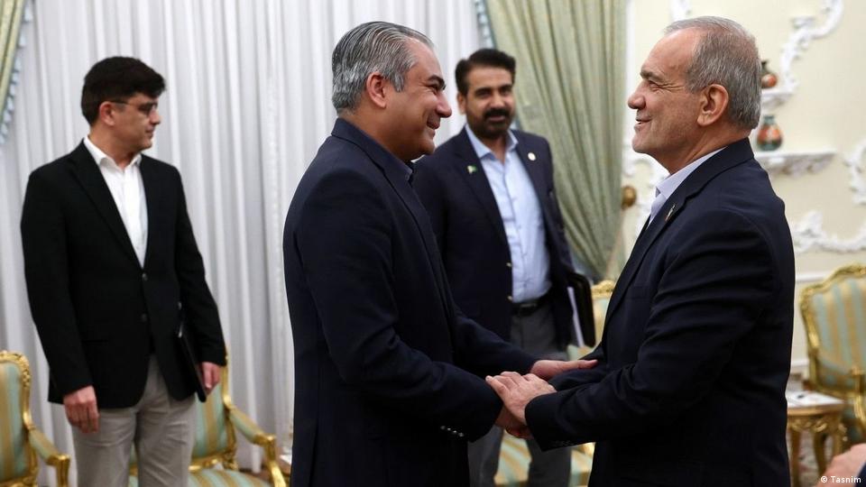 عاصم منیر، فرمانده ارتش پاکستان در دیدار با مسعود پزشکیان در تهران عاصم منیر، فرمانده ارتش پاکستان در دیدار با مسعود پزشکیان در تهران