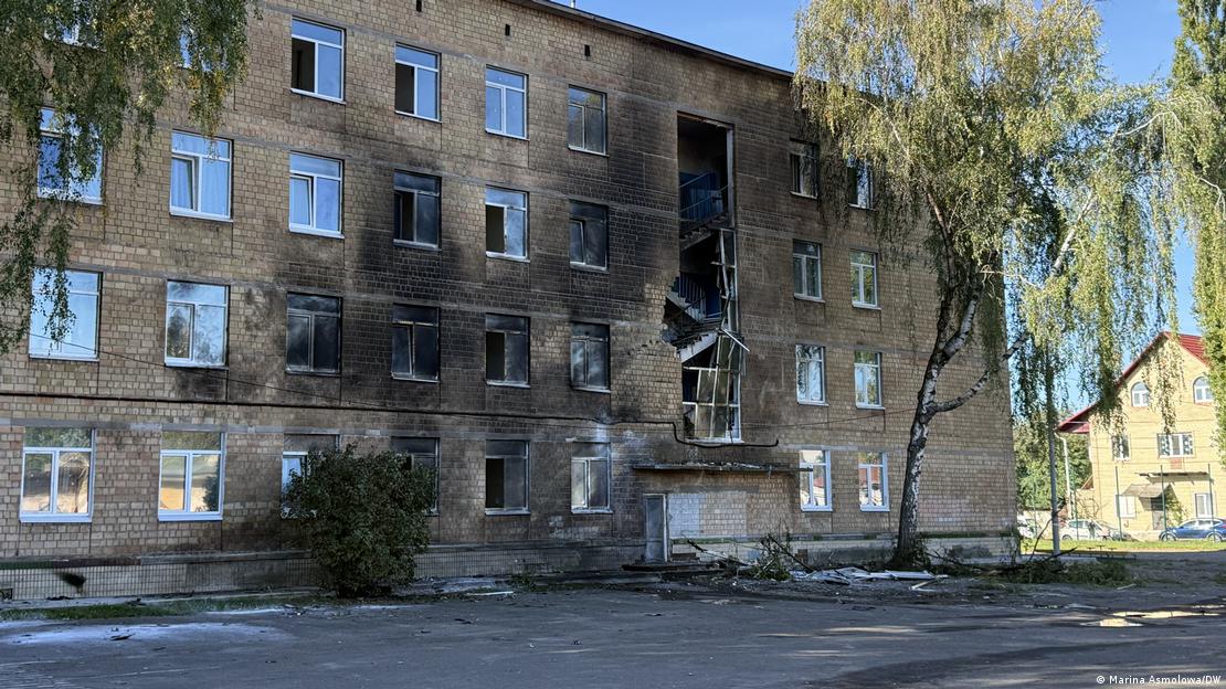 Школа в Киеве после удара российского БПЛА