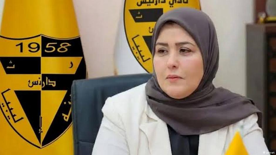 من القضاء إلى الملاعب.. انتصار شنيب أول امرأة تترأس نادياً رياضياً في ليبيا وتسعى لإعادة أمجاد دارنس