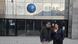 Dos periodistas de Venezuela, Marco Ruiz y Marjorin Méndez, a la entrada del edificio del Servicio Europeo de Acción Exterior en Bruselas, 21.10.2026.