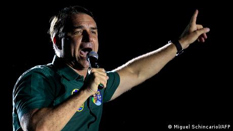 Faktencheck: Wie Flávio Bolsonaro Zweifel an Brasiliens Demokratie sät
