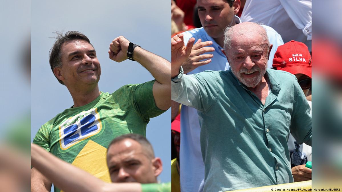 Seçkilərdə mərkəzdən-sol veteran siyasətçi Lula da Silva (sağda) sağçı Flavio Bolsonaro (solda) ilə rəqabət aparır Şəkil: Douglas Magno/AFP/Agustin Marcarian/REUTERS