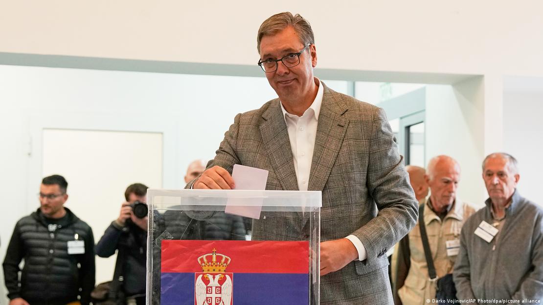 Александар Вучиќ гласа на вонредните парламентарни избори во Србија. октомври 2026 Александар Вучиќ гласа на вонредните парламентарни избори во Србија. октомври 2026