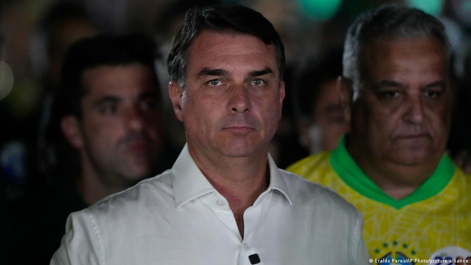 Flávio Bolsonaro plans to request annulment of Brazil election vote