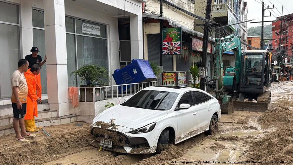 Phuket: Starkregen überflutet Patong, Wetterdienst warnt vor weiterem Regen