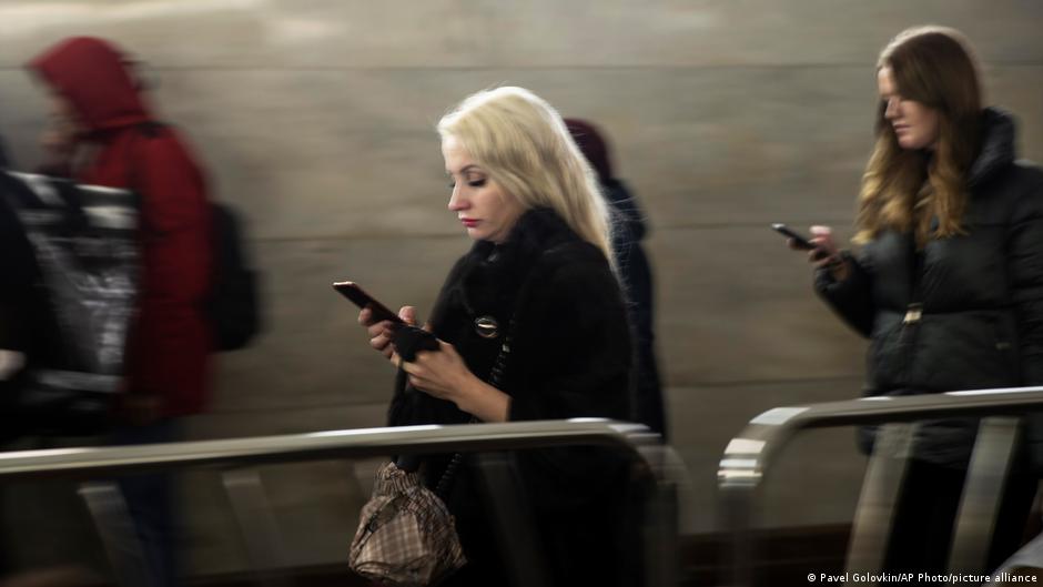 Forbes: Минцифры России обсуждает ограничение объема зарубежного трафика для пользователей