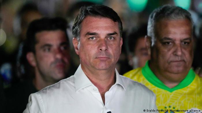 Ajuda com jato e mal-estar com Casa Branca: veja os bastidores de Flávio nos EUA