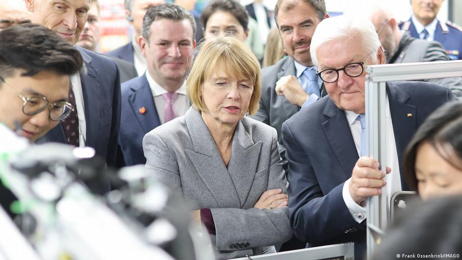Steinmeier in China: Werbung für fairen Handel und weniger Abhängigkeiten