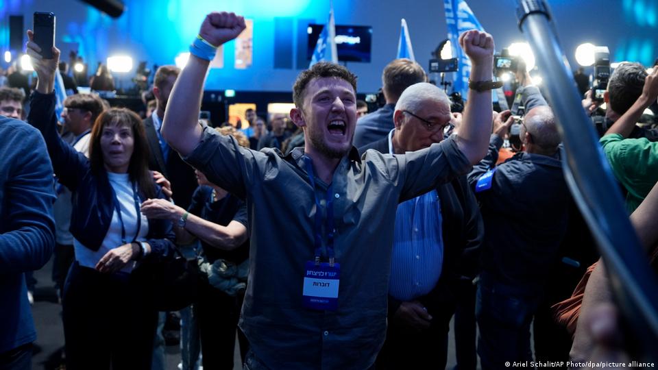 Supporters of Gadi Eisenkot erupt in cheers following exit polls