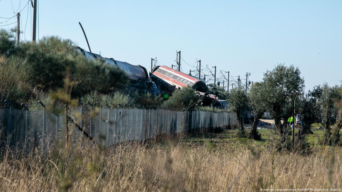 Spain: Several killed in high-speed train crash