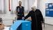 Elecciones parlamentarias en Israel 2026 | Una mujer con el cabello cubierto emite su voto en Umm al-Fahm