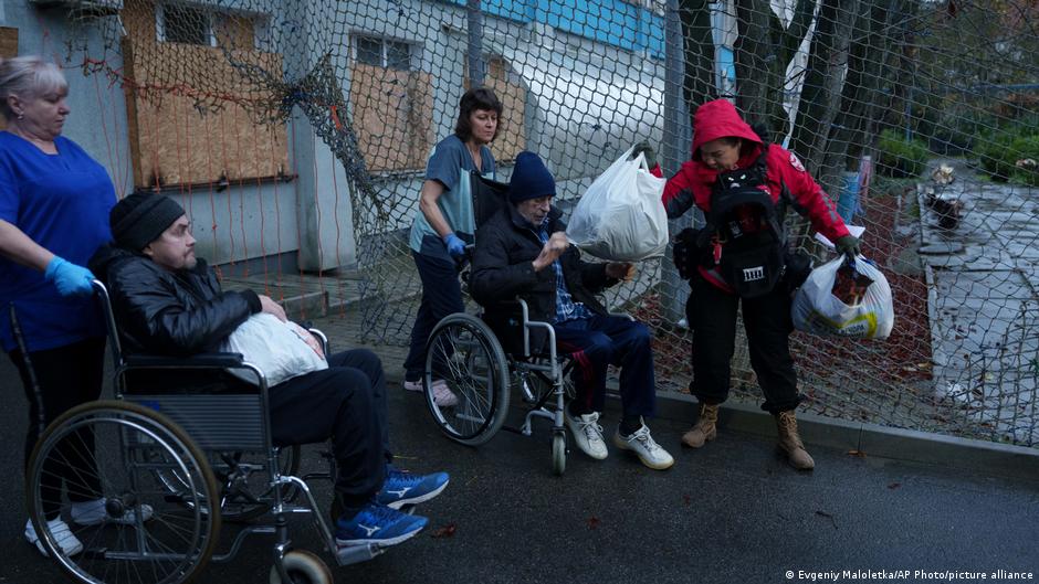 Эвакуированные из Алешек местные жители прибыли в Украину