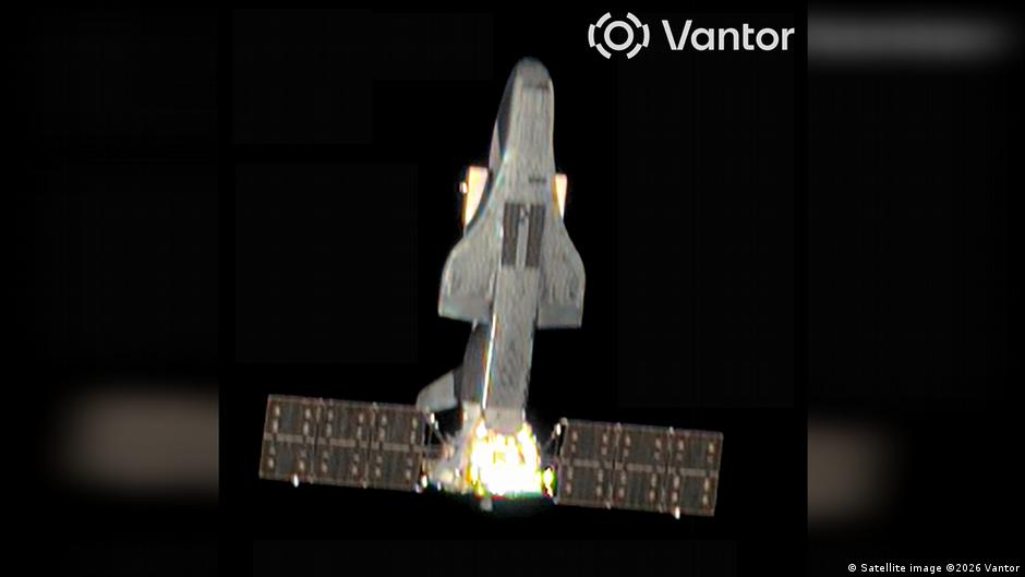 Image accompanying Así luce por fin el avión espacial secreto de China acoplado a un satélite sin identificar, from DW.com