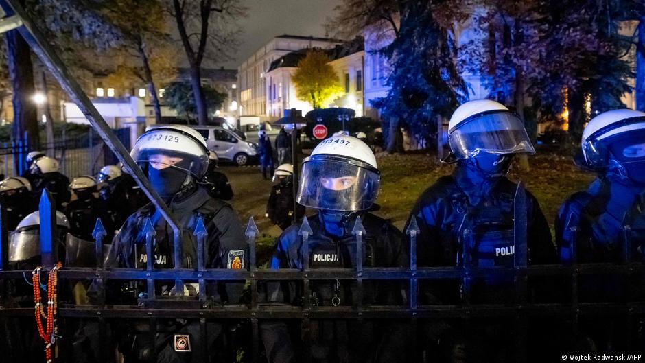 В Польше заявили о "госперевороте" из-за обострения ситуации с Конституционным трибуналом: что известно