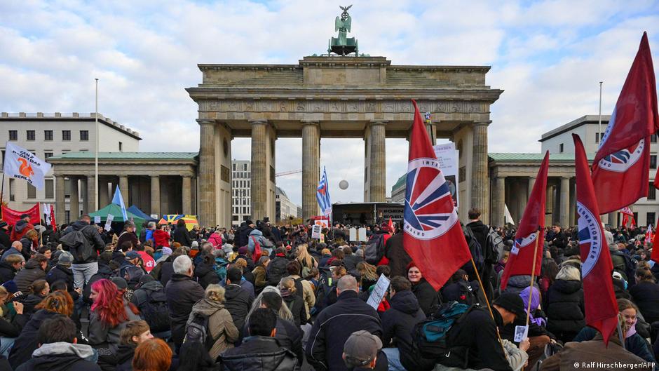 По всей Германии прошли протесты молодежи против роста стоимости жизни и обязательной воиской службы
