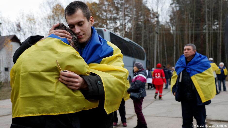 Ukraine news: Evacuees from Russian-occupied Oleshky reach Kyiv-controlled territory