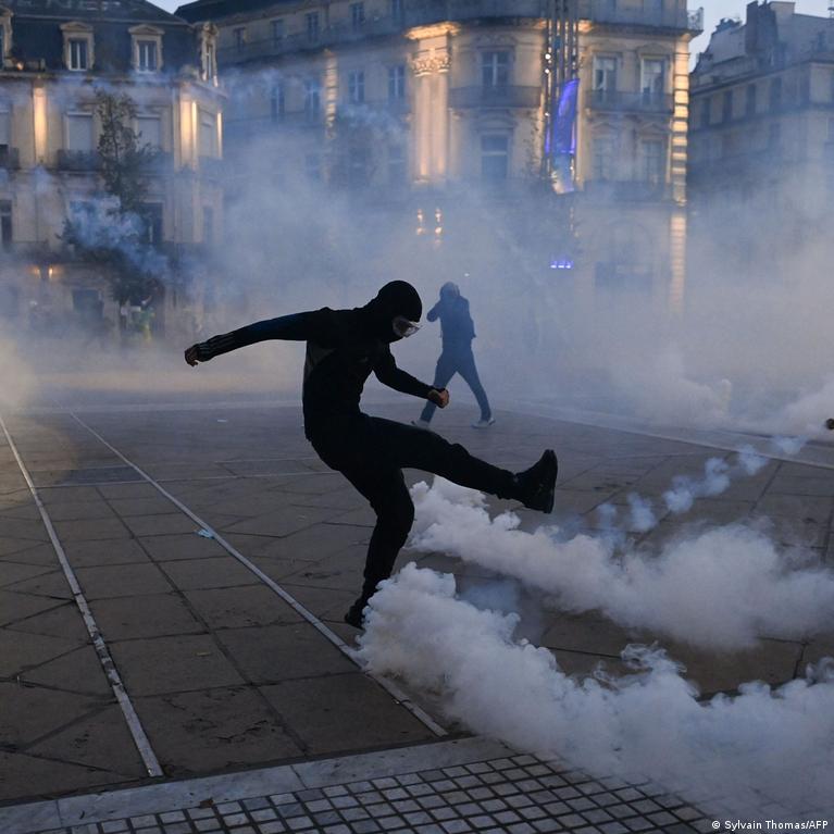 France: Protests over living costs and schools turn violent across cities, photo 3
