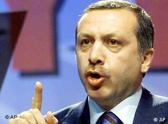 Erdoğan başkanlığındaki AKP'nin laikliğe aykırı faaliyetleri kapatma talebine gerekçe gösteriliyor
