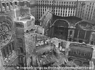 Der im Zweiten Weltkrieg zerstörte Kuppellesesaal der Staatsbibliothek zu Berlin, Haus Unter den Linden