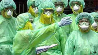 Ärzte in Taipei mit Mundschutz gegen SARS