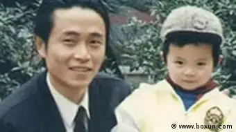 15 Jahre Haft für Internet Dissident Qi Huang, hier mit Sohn, in China